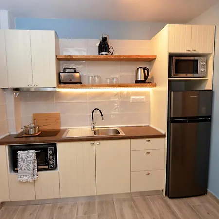 The Thassian Yard 4*